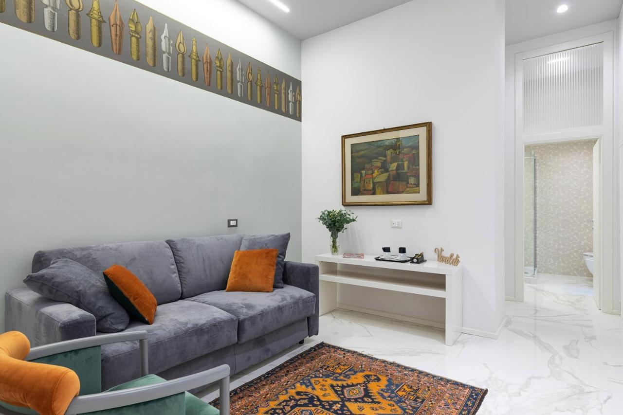 Cavour Suites Guest House โรม ภายนอก รูปภาพ