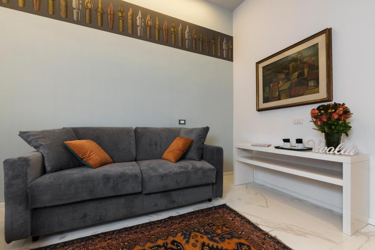 Cavour Suites Guest House โรม ภายนอก รูปภาพ