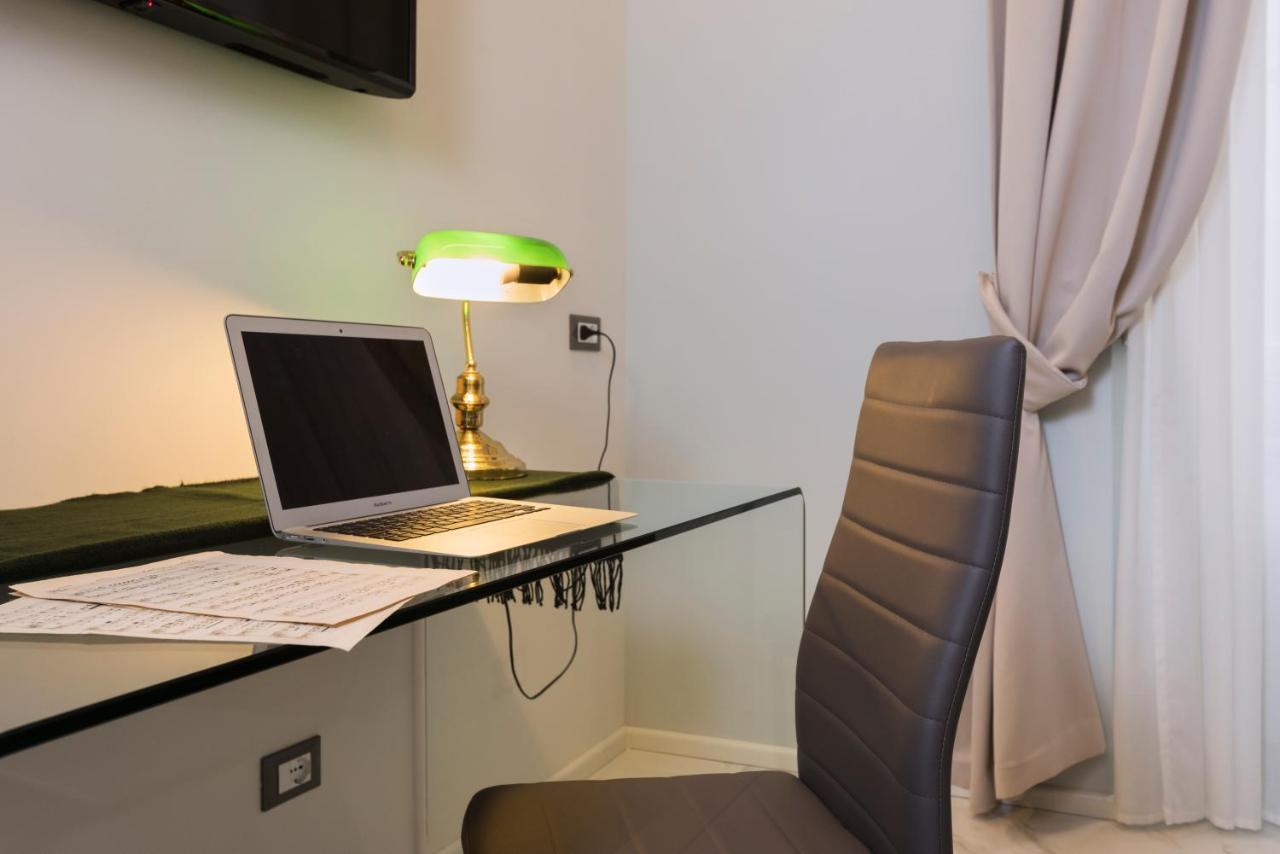 Cavour Suites Guest House โรม ภายนอก รูปภาพ