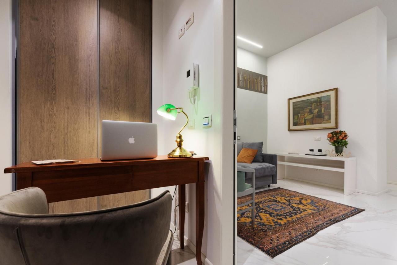 Cavour Suites Guest House โรม ภายนอก รูปภาพ