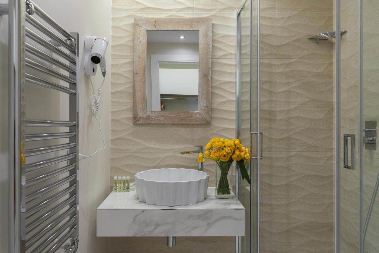 Cavour Suites Guest House โรม ภายนอก รูปภาพ