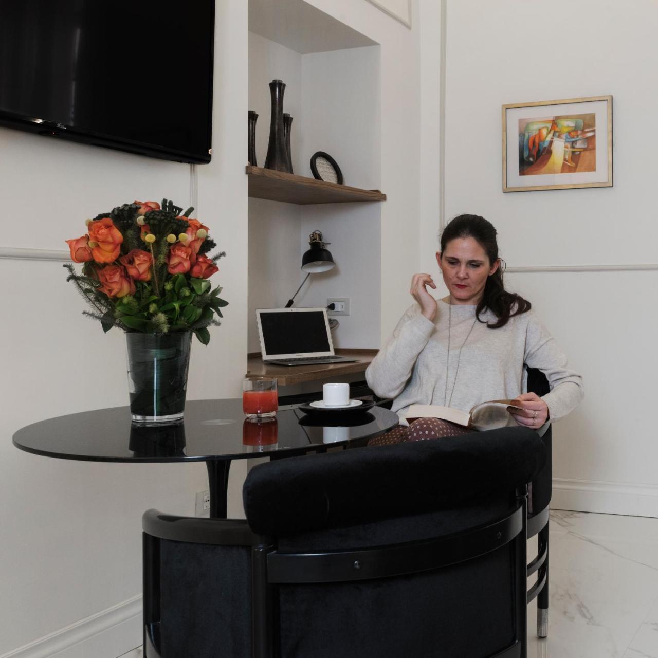 Cavour Suites Guest House โรม ภายนอก รูปภาพ