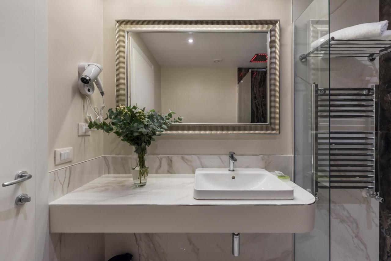 Cavour Suites Guest House โรม ภายนอก รูปภาพ