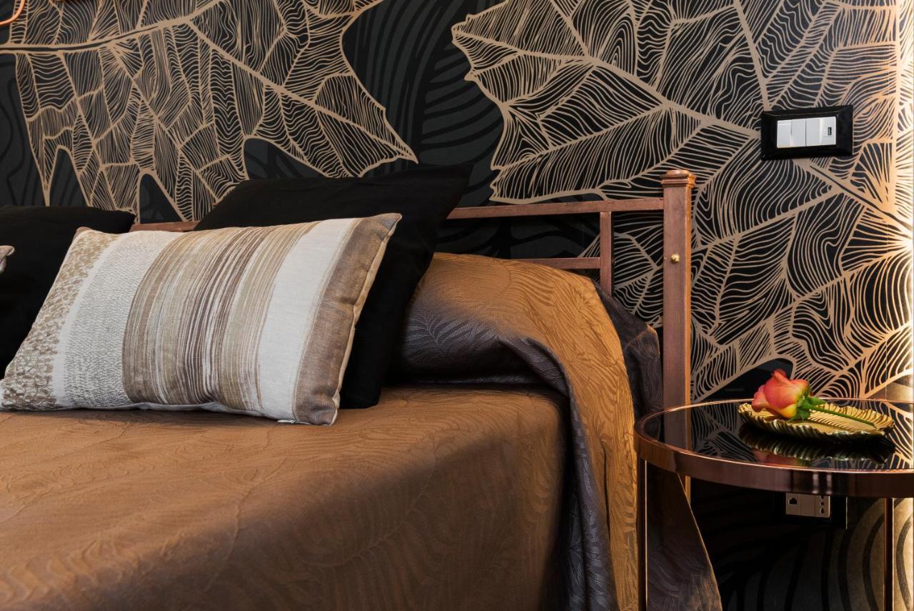 Cavour Suites Guest House โรม ภายนอก รูปภาพ