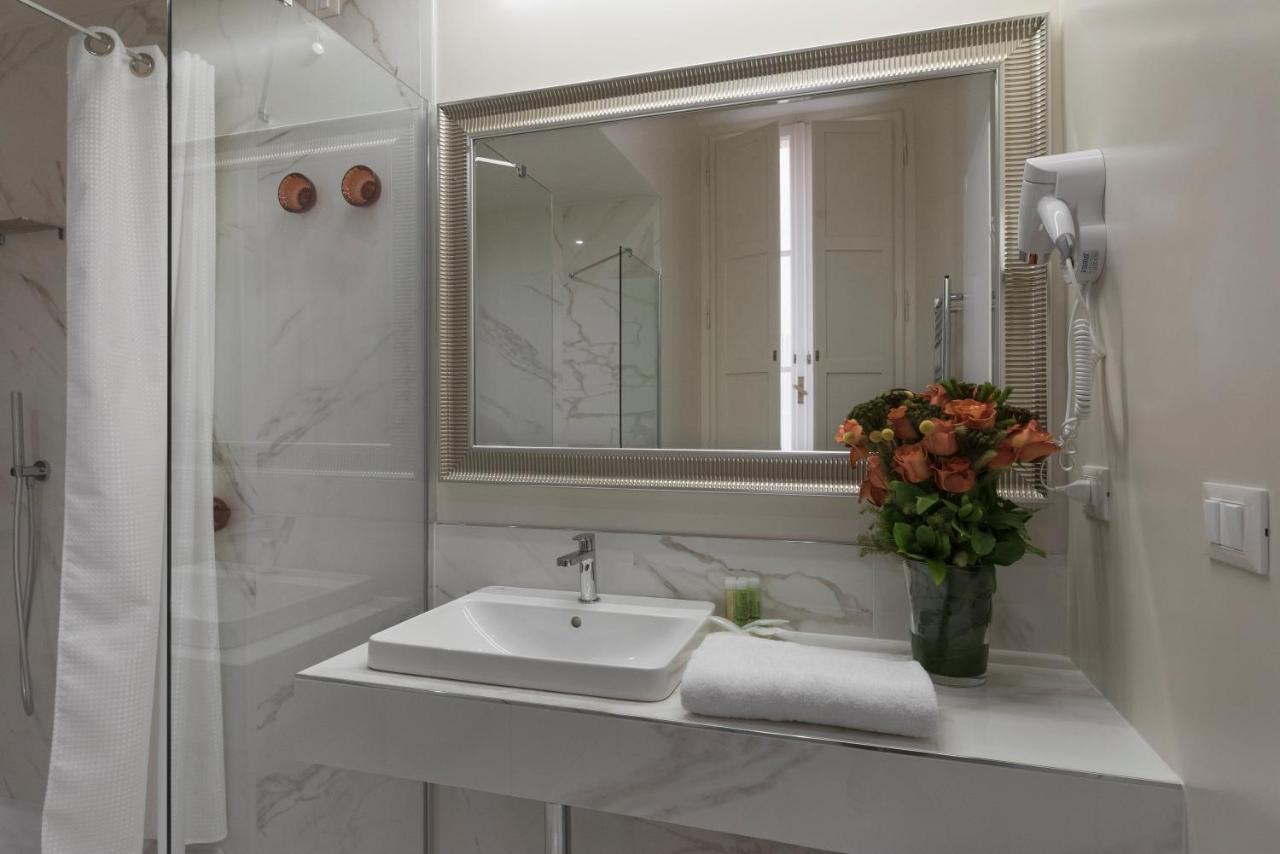 Cavour Suites Guest House โรม ภายนอก รูปภาพ