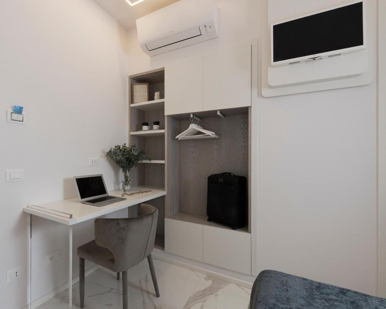 Cavour Suites Guest House โรม ภายนอก รูปภาพ